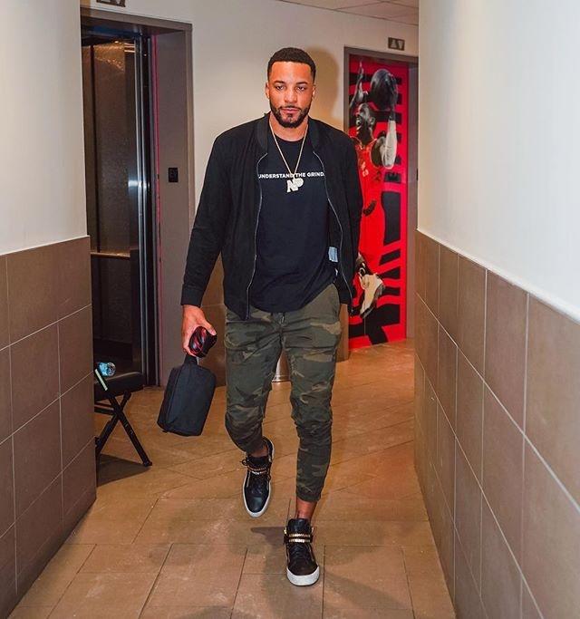 雷迪克：东契奇在并非最佳状态下拿下三双，不可思议的表现（雷迪克盛赞东契奇：状态未达巅峰仍砍三双，令人惊叹）