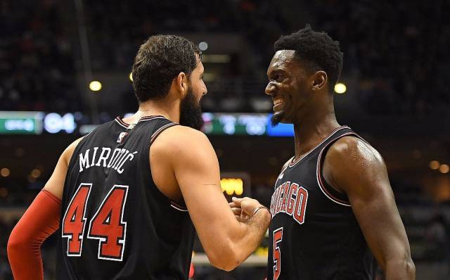 新门将新中锋？阿莫林：我们在努力提升球队，这也取决于市场（阿莫林：球队补强看市场，门将与中锋引援正推进）