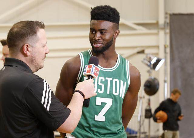 广东3消息！杜锋被打自闭，徐杰天神下凡，胡明轩即将复出（广东三条动态：杜锋一度沉寂，徐杰火力全开，胡明轩即将复出）