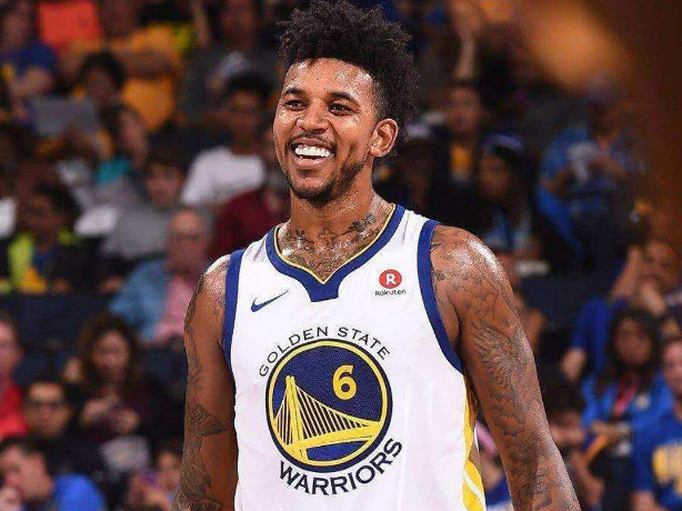 狙击蝴蝶啥时候能播到这儿，当时路透周柯宇陈妍希亲的太对味儿了（《狙击蝴蝶》什么时候能播到这段？当时路透里周柯宇和陈妍希那一吻也太对味了）