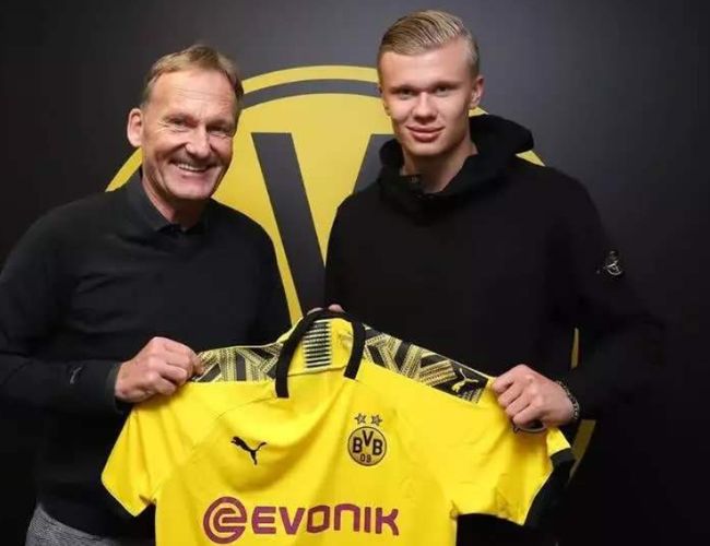 FC26坚不可摧：萨拉赫领衔，萨卡、莫德里奇、卡马文加在列（FC26无懈可击：萨拉赫挂帅，萨卡、莫德里奇、卡马文加同入选）