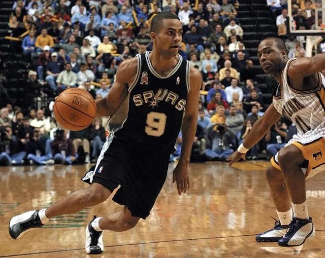 英超焦点战：利物浦主场迎战热刺,（英超重磅对决：利物浦坐镇主场对阵热刺）