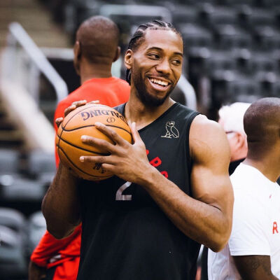 跟队：纽卡在监控伊萨克的身体状况，他将回到英国参加友谊赛（队记：纽卡密切监控伊萨克身体状况，球员将返英参加友谊赛）