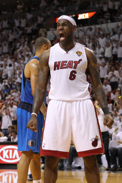 国脚连续进球引领全队节奏（国脚连场建功掌控全队节奏）