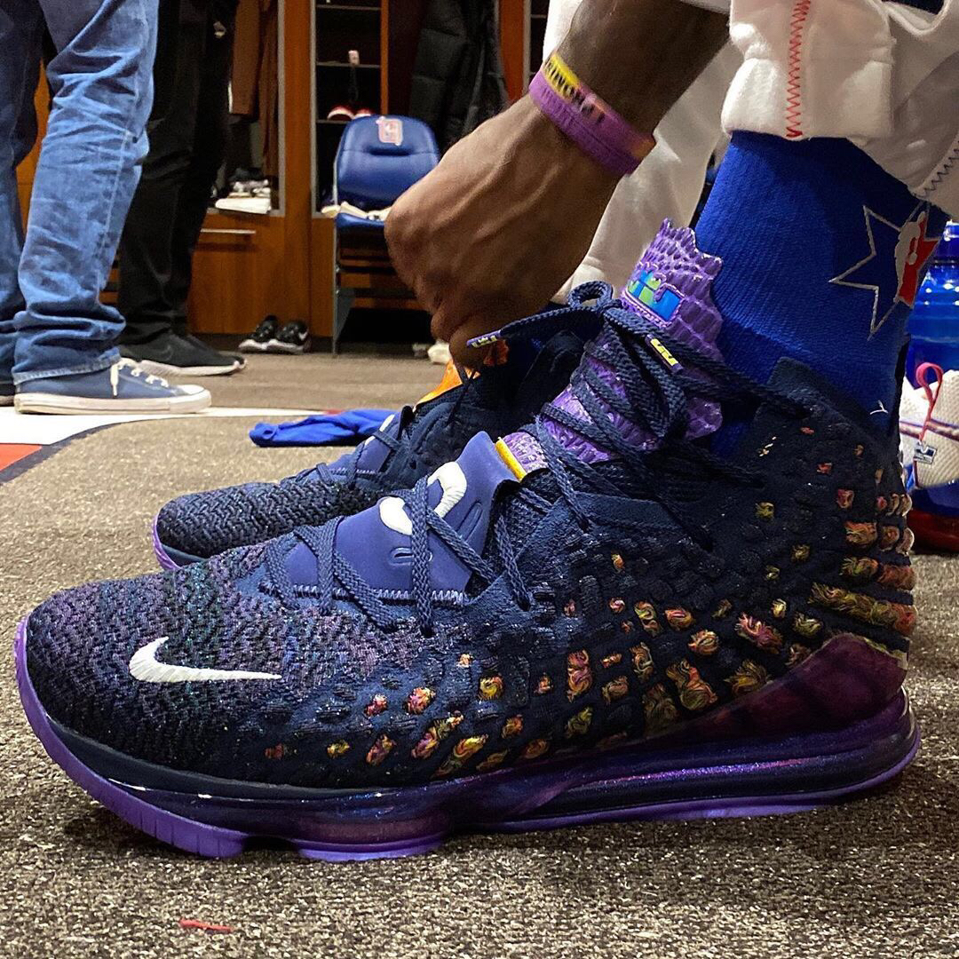 湖人全队苦练备战，官媒晒训练照（湖人全队加练备战，官媒发布训练照）