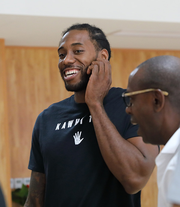 奎因成为鹈鹕队史第二位单节砍20分+5助攻的球员（奎因单节20分5助攻，成鹈鹕队史第二人）