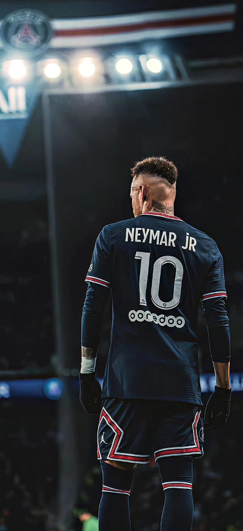 欧文突破防守造成杀伤，制造罚球（欧文强突撕裂防线，造犯规获罚球）