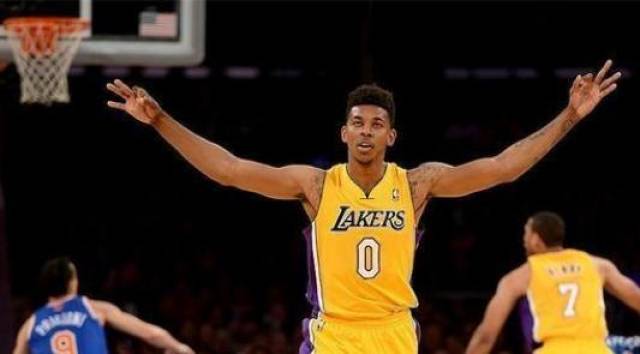 记者：纽卡和桑德兰有意贡多齐，拉齐奥估价2500-3000万欧（记者：纽卡、桑德兰有意引进贡多齐，拉齐奥标价2500万-3000万欧元）