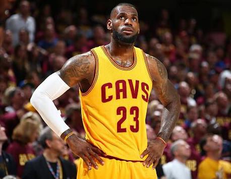 马德里足协举办第35届年度颁奖典礼，马塞洛、卡西等人出席（第35届马德里足协年度颁奖盛典举行，马塞洛、卡西利亚斯等出席）